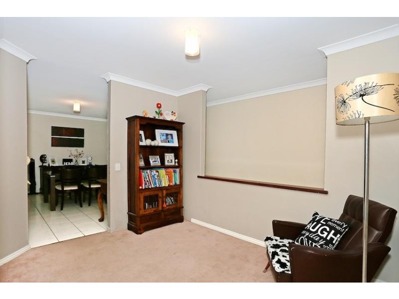 6 Lambourne Place, Halls Head WA 6210