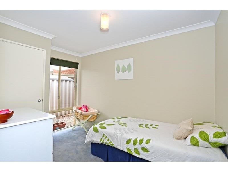 6 Lambourne Place, Halls Head WA 6210