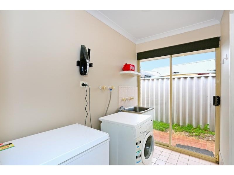 6 Lambourne Place, Halls Head WA 6210