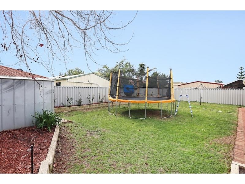 6 Lambourne Place, Halls Head WA 6210