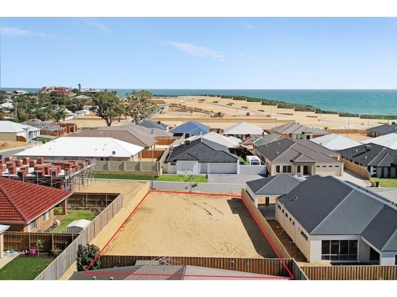 4 Jennerae Bend, Halls Head WA 6210