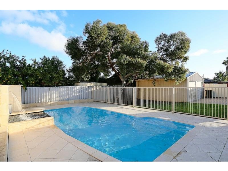 61 Sunningdale Chase, Meadow Springs WA 6210