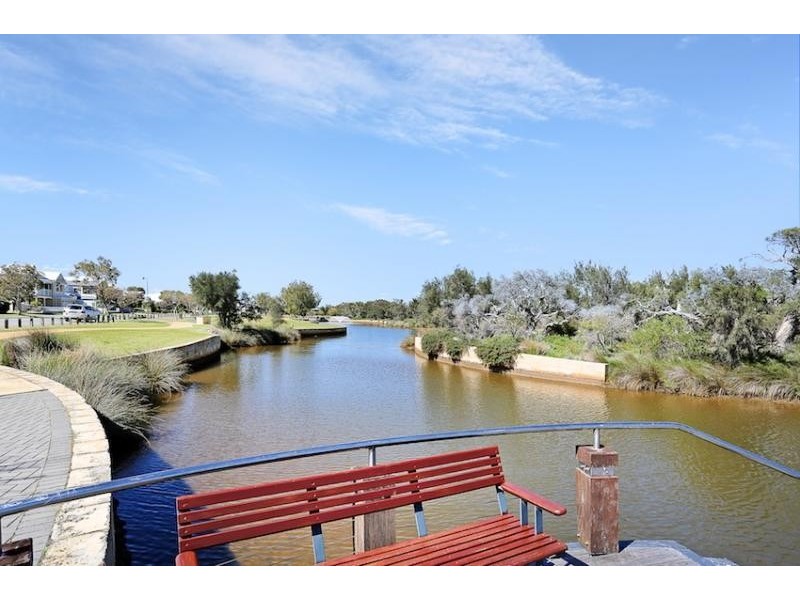 5 Nankeen Approach, Dudley Park WA 6210