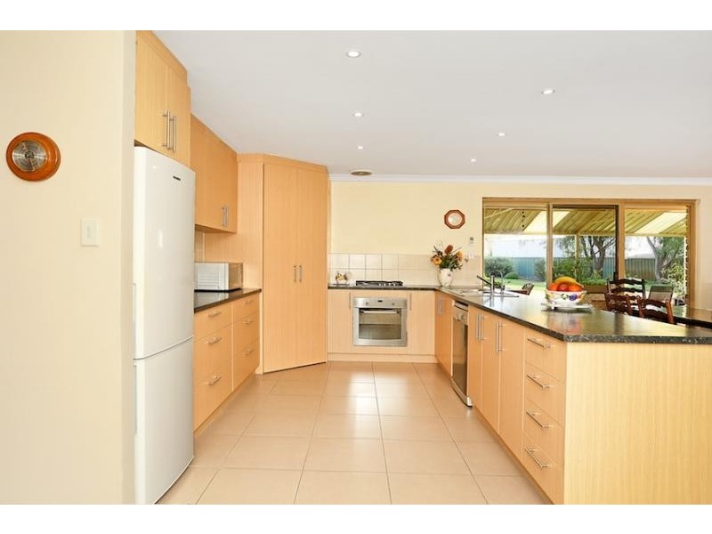 6 Bardoc Way, Greenfields WA 6210