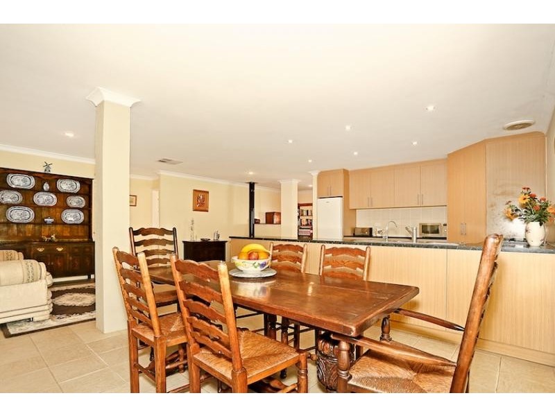 6 Bardoc Way, Greenfields WA 6210