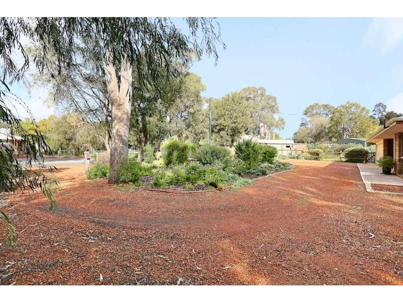 6 Bardoc Way, Greenfields WA 6210