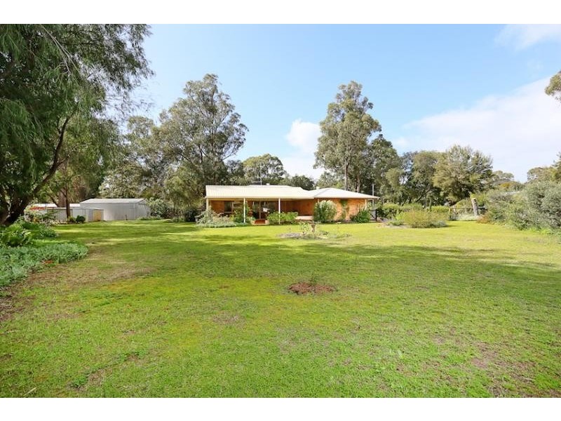 6 Bardoc Way, Greenfields WA 6210