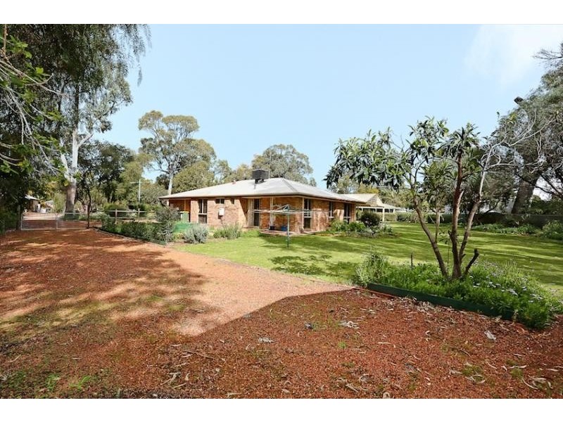 6 Bardoc Way, Greenfields WA 6210
