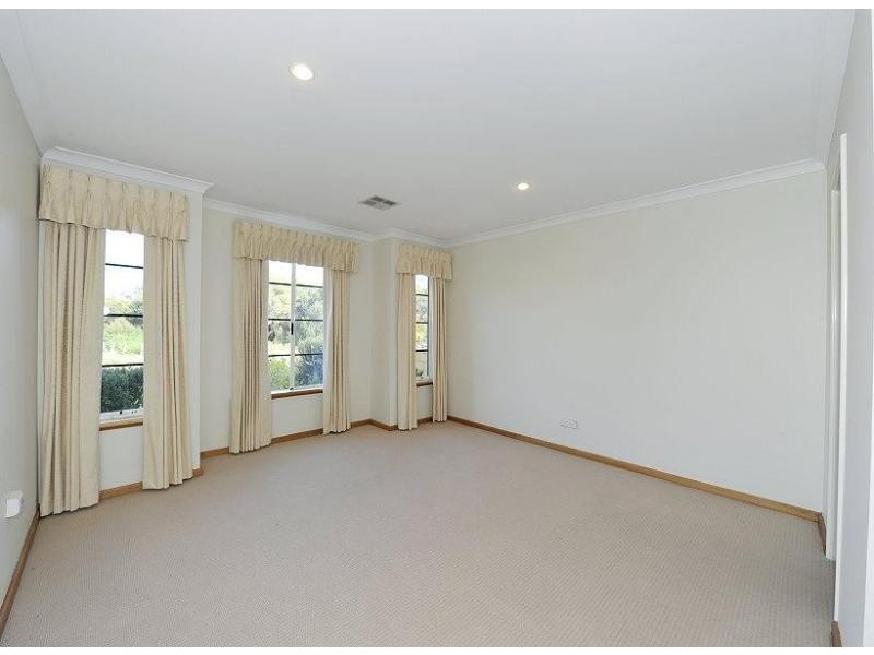 33 Cervantes Drive, Erskine WA 6210