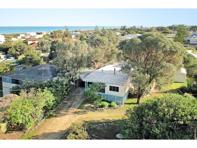 16 Albion Road, Madora Bay WA 6210