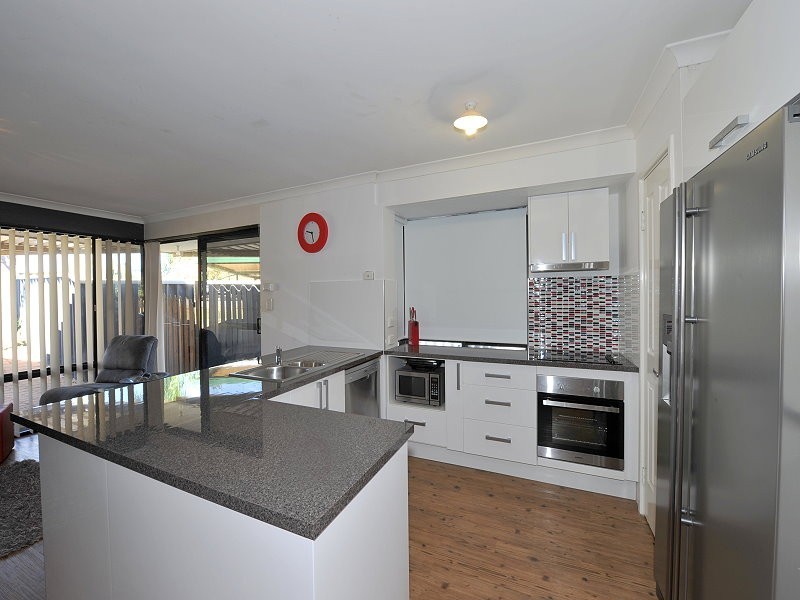 2/5 Hibiscus Rise, Halls Head WA 6210
