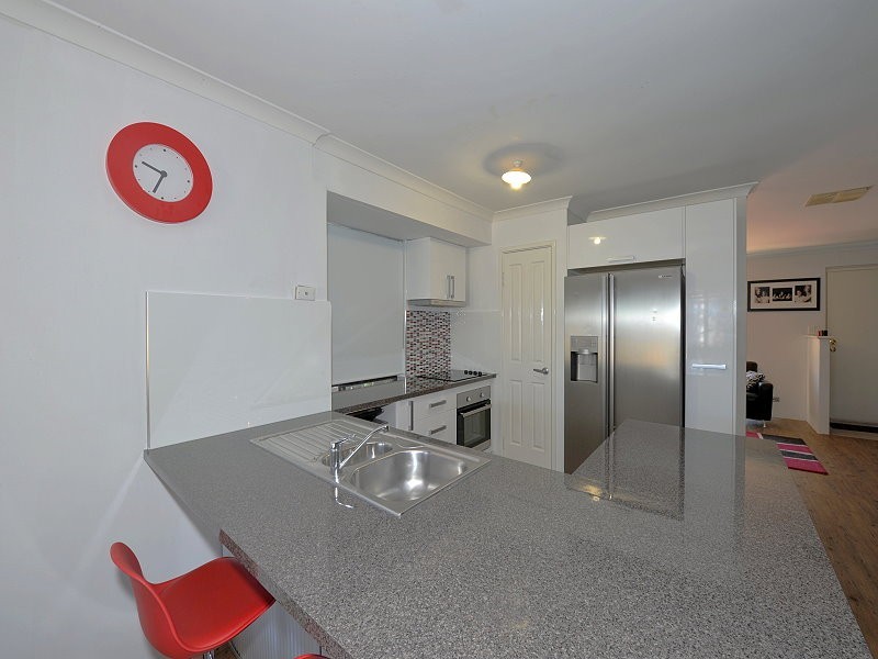 2/5 Hibiscus Rise, Halls Head WA 6210