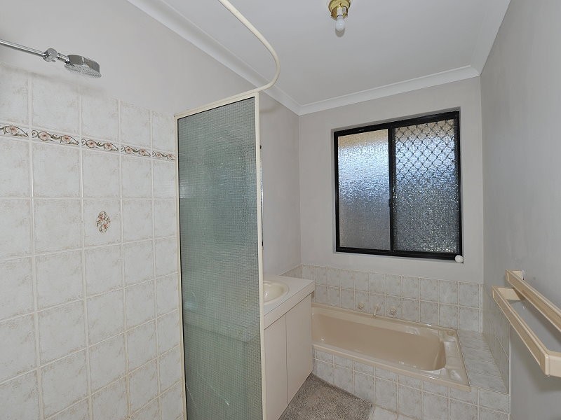 2/5 Hibiscus Rise, Halls Head WA 6210