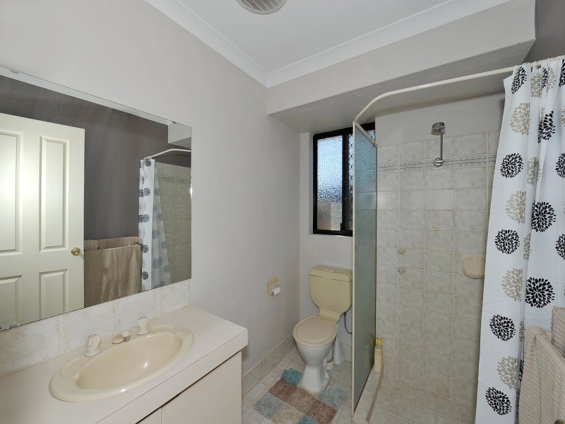 2/5 Hibiscus Rise, Halls Head WA 6210