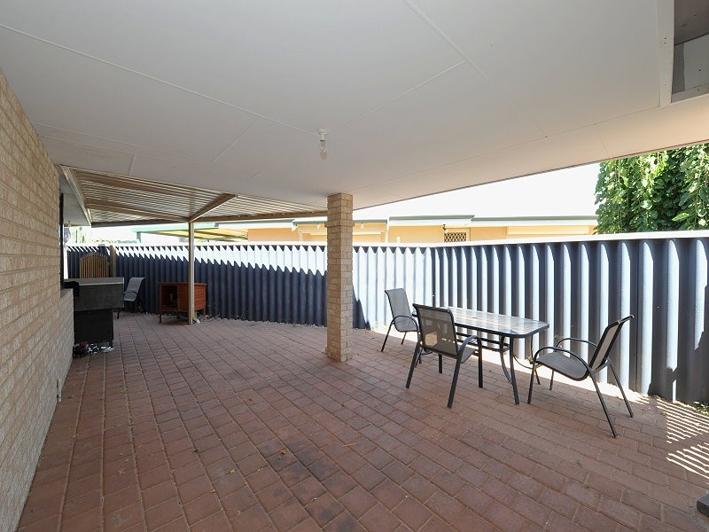2/5 Hibiscus Rise, Halls Head WA 6210