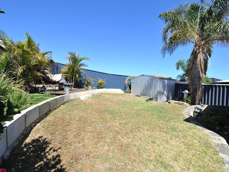 2/5 Hibiscus Rise, Halls Head WA 6210