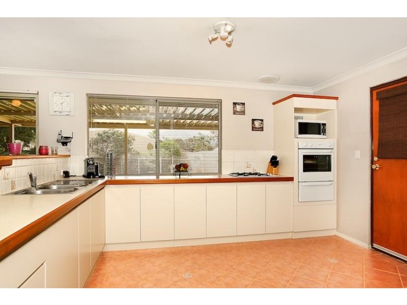 15 Brighton Place, Greenfields WA 6210