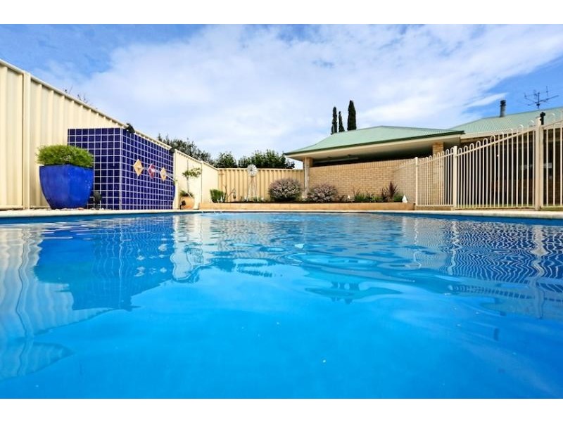 15 Brighton Place, Greenfields WA 6210