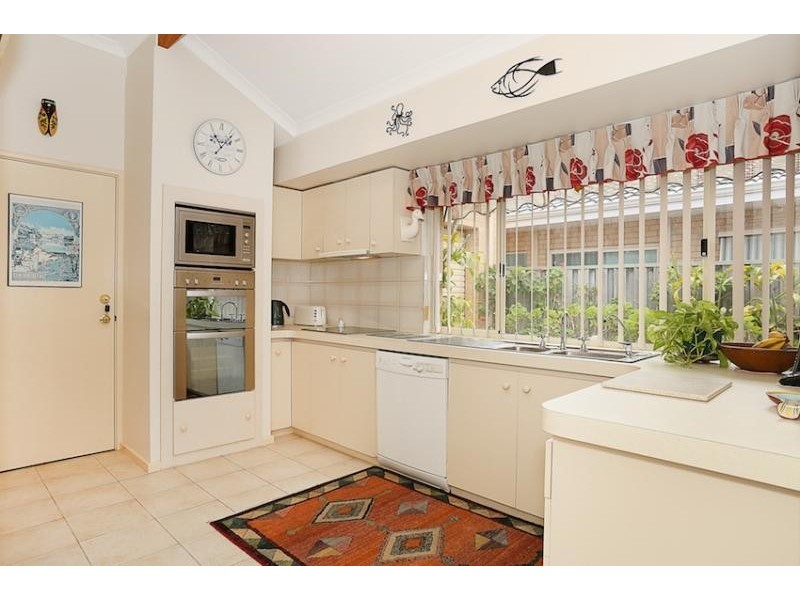 16 Quayside Close, Halls Head WA 6210