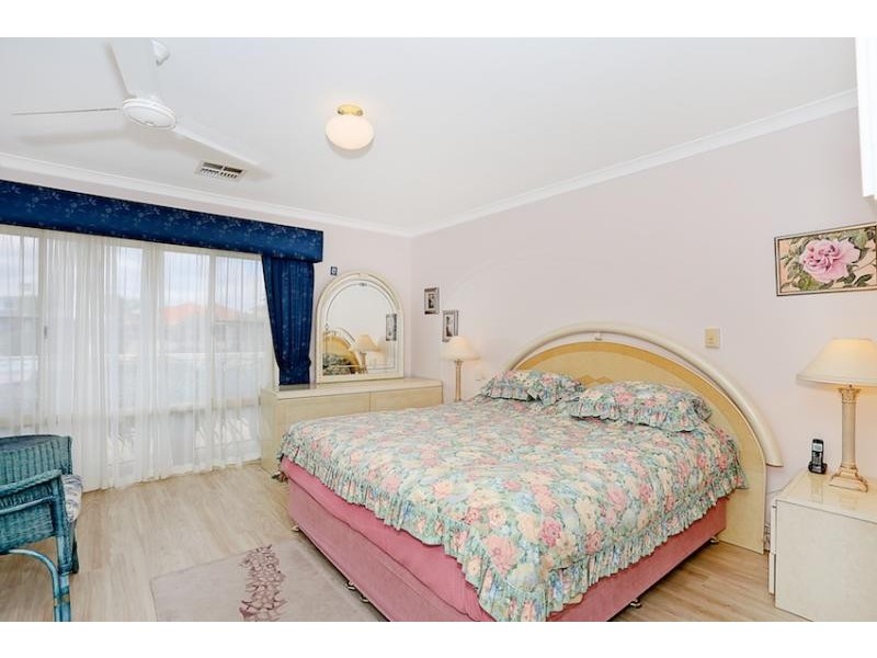 16 Quayside Close, Halls Head WA 6210