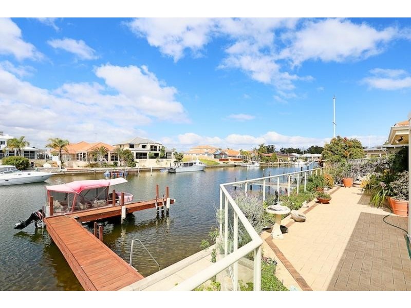 16 Quayside Close, Halls Head WA 6210