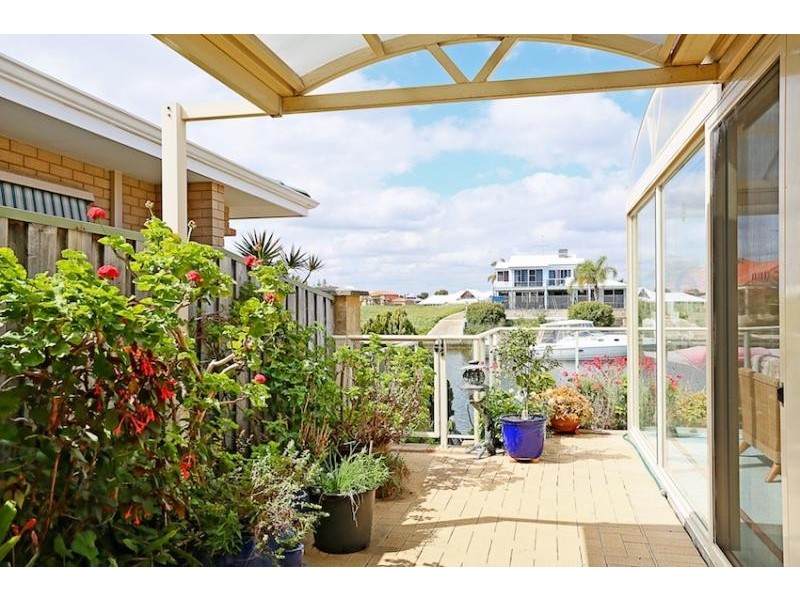 16 Quayside Close, Halls Head WA 6210