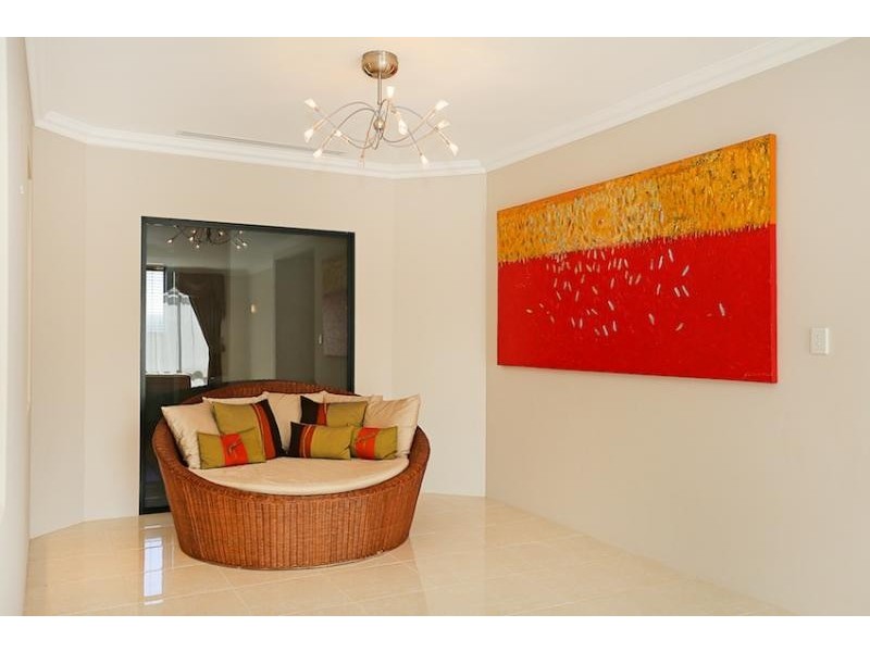 25 Genevieve Court, Halls Head WA 6210