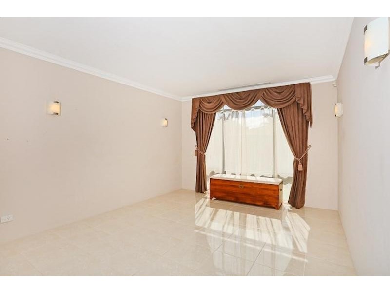 25 Genevieve Court, Halls Head WA 6210