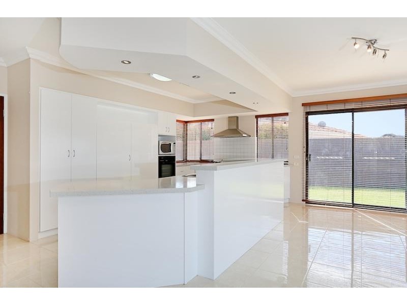 25 Genevieve Court, Halls Head WA 6210