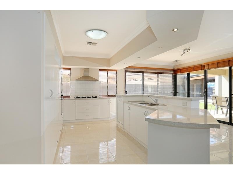 25 Genevieve Court, Halls Head WA 6210