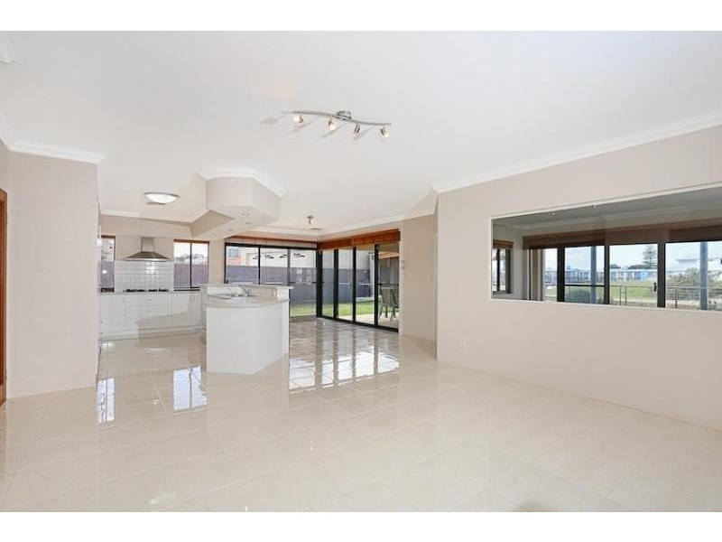 25 Genevieve Court, Halls Head WA 6210