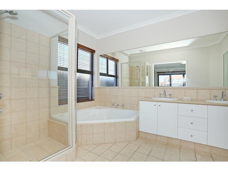 25 Genevieve Court, Halls Head WA 6210