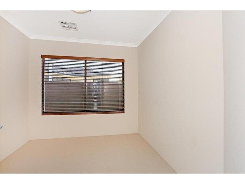 25 Genevieve Court, Halls Head WA 6210