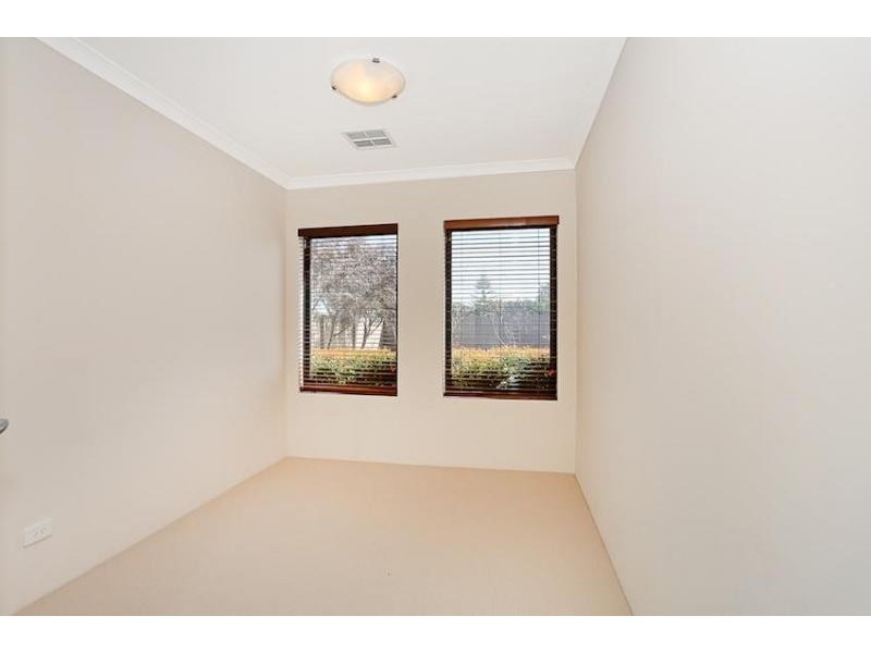 25 Genevieve Court, Halls Head WA 6210