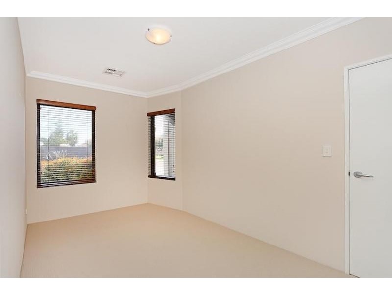 25 Genevieve Court, Halls Head WA 6210