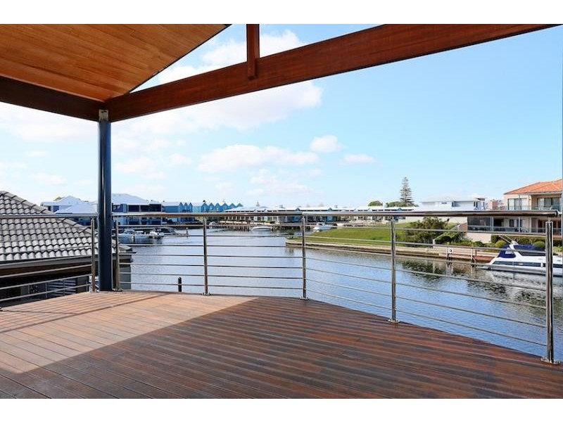 25 Genevieve Court, Halls Head WA 6210