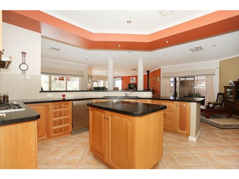 17 Fairborn Retreat, Meadow Springs WA 6210