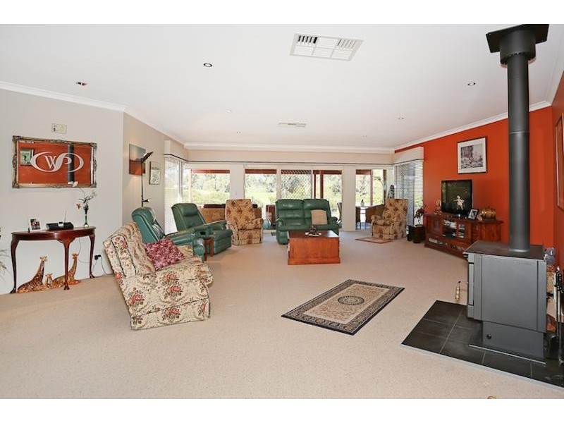 17 Fairborn Retreat, Meadow Springs WA 6210