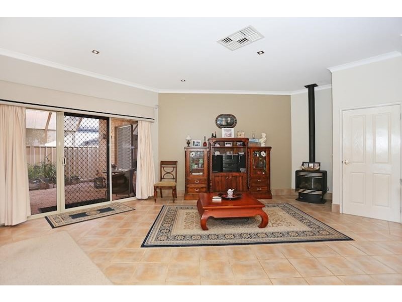 17 Fairborn Retreat, Meadow Springs WA 6210