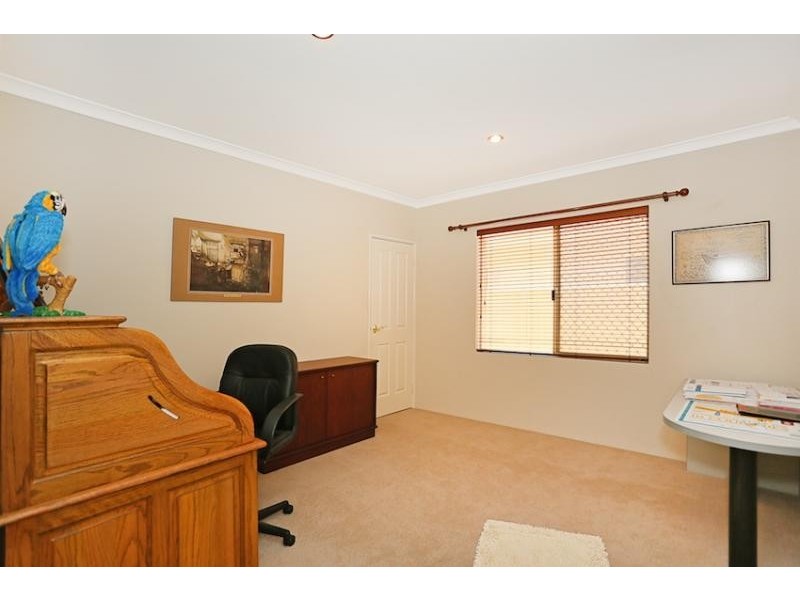 17 Fairborn Retreat, Meadow Springs WA 6210