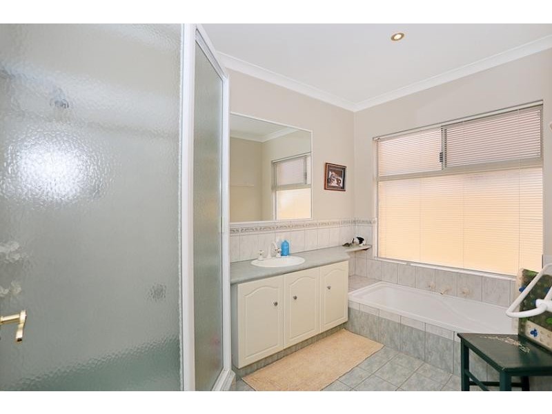 17 Fairborn Retreat, Meadow Springs WA 6210