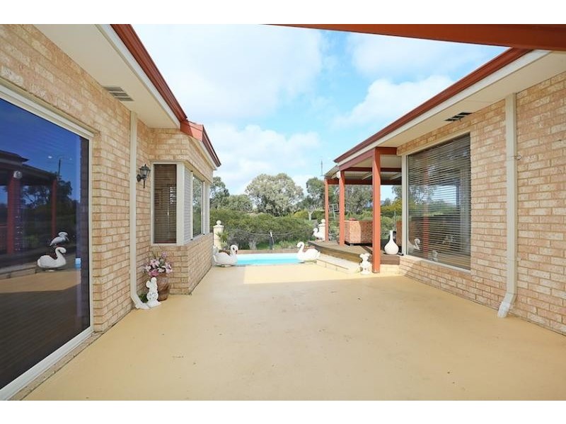 17 Fairborn Retreat, Meadow Springs WA 6210