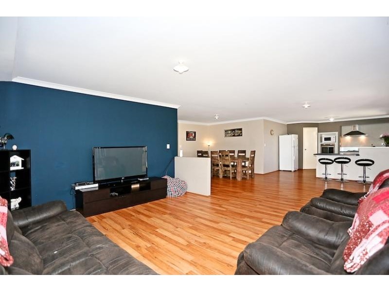 94 Oakleigh Drive, Erskine WA 6210