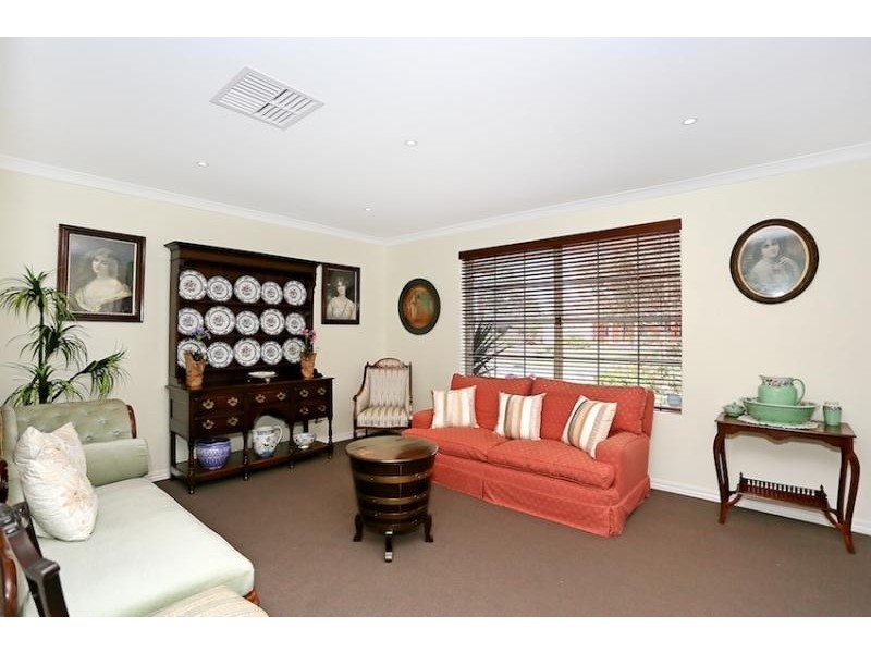 26 Suncrest Meander, Meadow Springs WA 6210