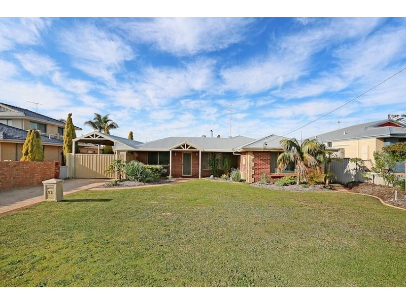 52 Crystaluna Drive, Golden Bay WA 6174