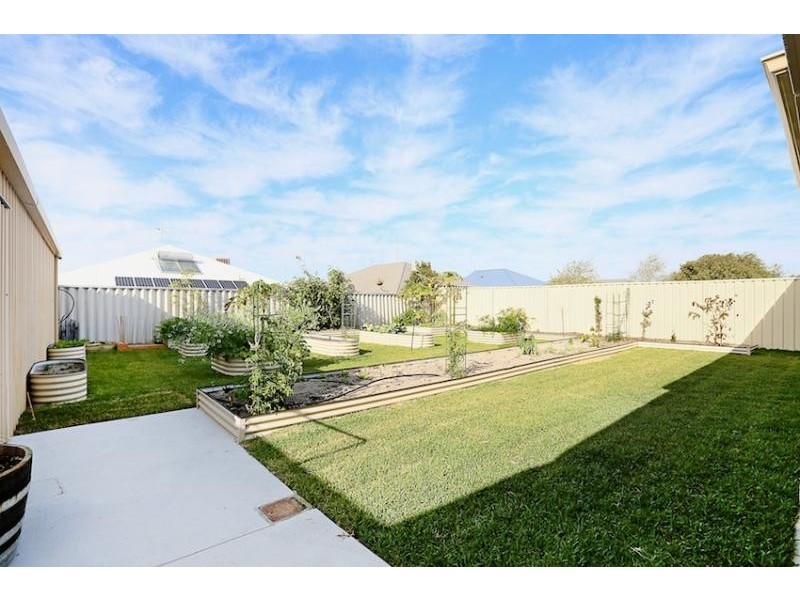 52 Crystaluna Drive, Golden Bay WA 6174