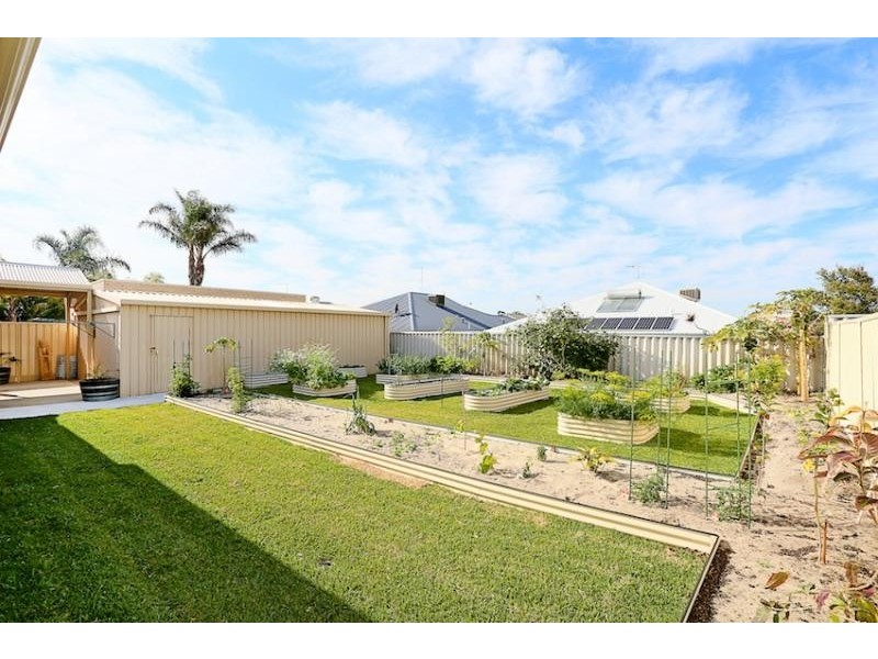 52 Crystaluna Drive, Golden Bay WA 6174