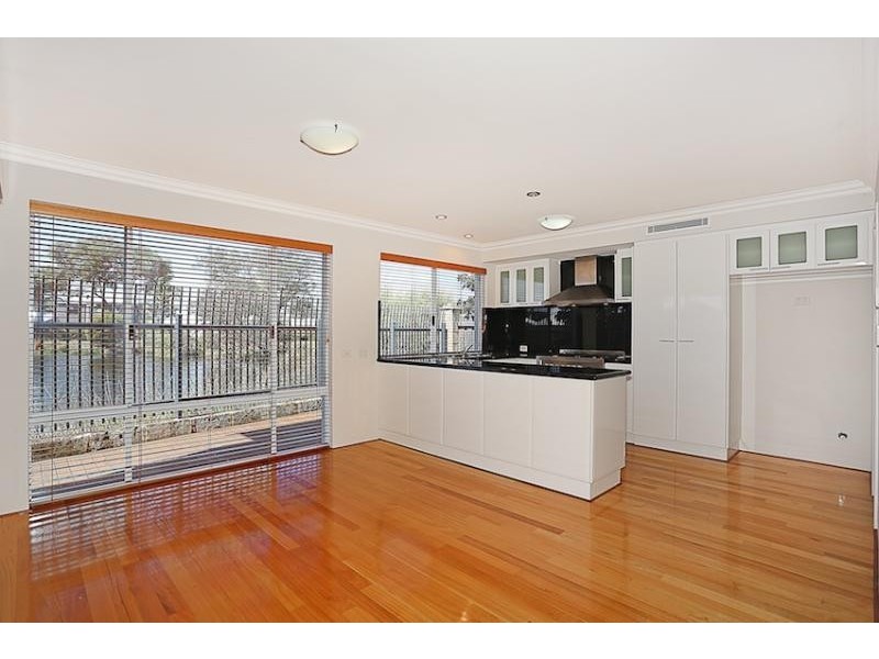 8A Sirrocco Drive, Erskine WA 6210