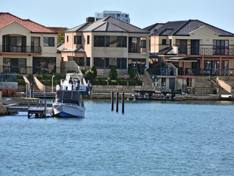 23 Finistere Island Retreat, Halls Head WA 6210