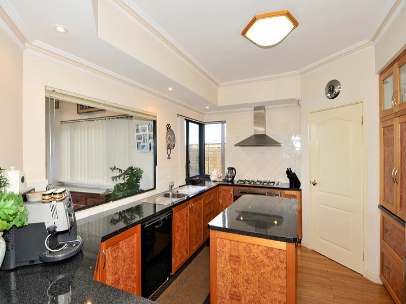 23 Finistere Island Retreat, Halls Head WA 6210